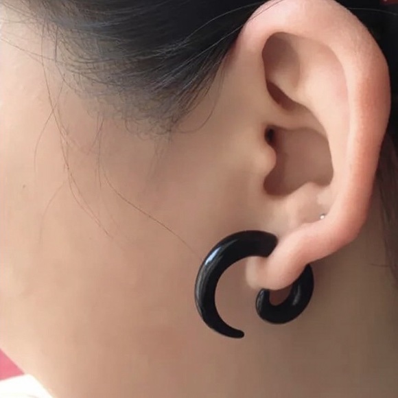 Any 2/$20! Black Swirl Faux Gauge Earrings - Picture 6 of 10